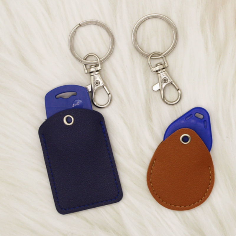 Porte-cartes d'accès en cuir a - Chain Lock Combination avis et prix